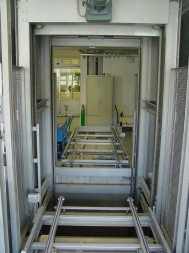 Pallet vertical conveyor