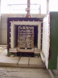 Shuttle kiln, gas heated