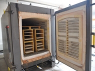 Shuttle kiln, electrically heated