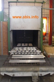 Shuttle kiln with air circulating, 4,5 m³ electrically heated, used