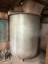 Tub with stirrer 2500 l, used